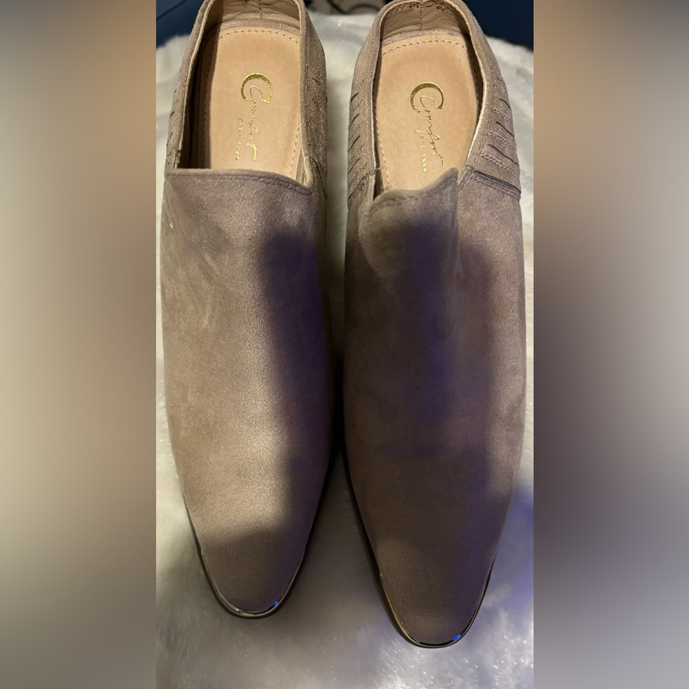 Ladies Shoe with Wedge Heel-Size 12